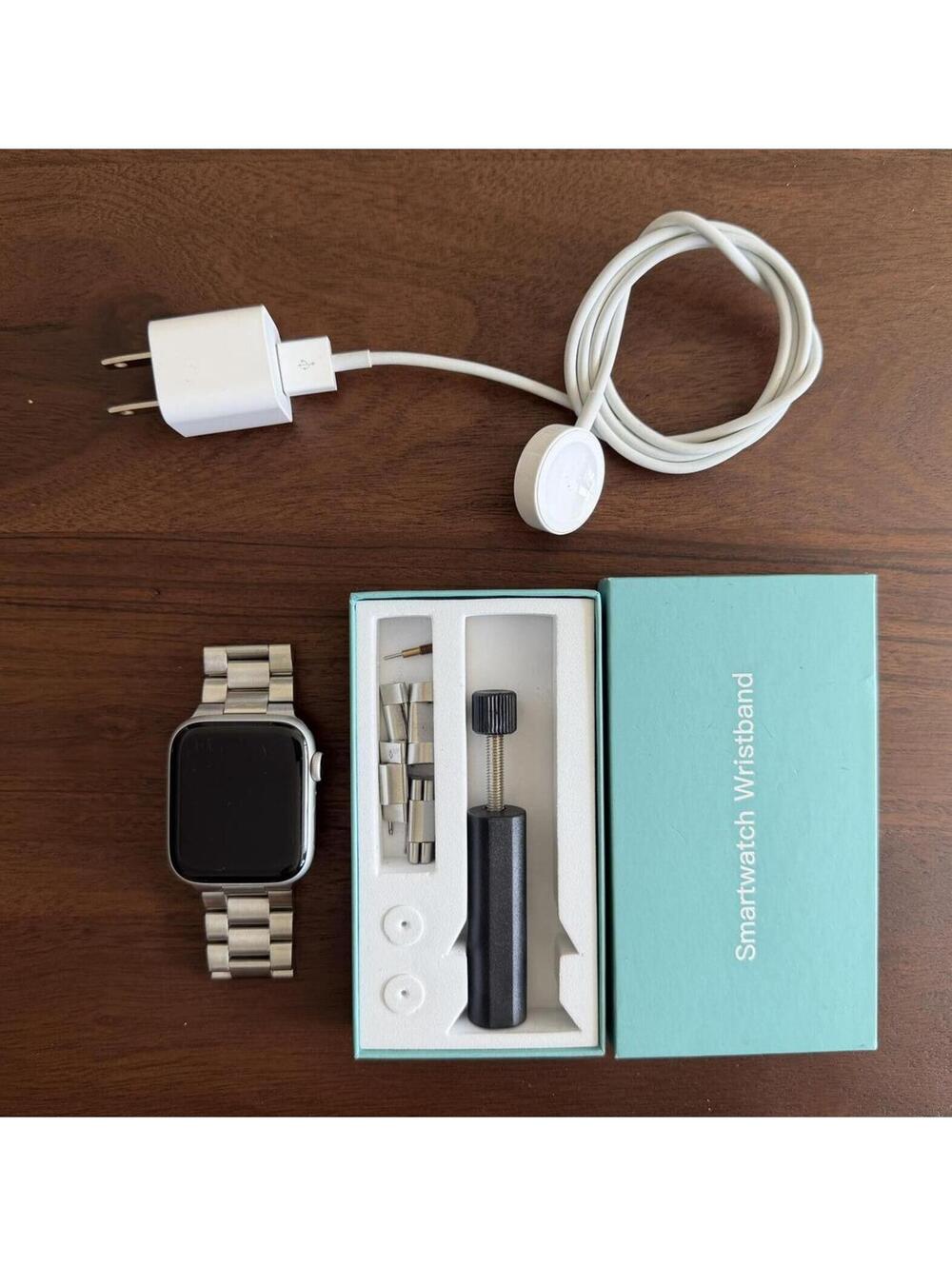 Apple Watch Series 4 44mm Aluminum Case GPS Smartwatch w USB Charger